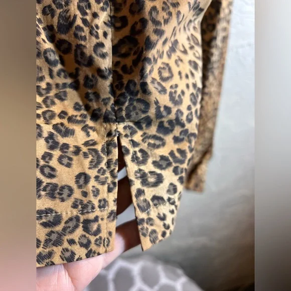 Coldwater Creek Leopard Print Blouse wrap style cotton spandex classic cuff M - Picture 9 of 11